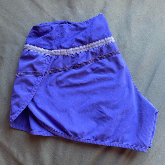 Sporty shorts - Picture 1 of 3